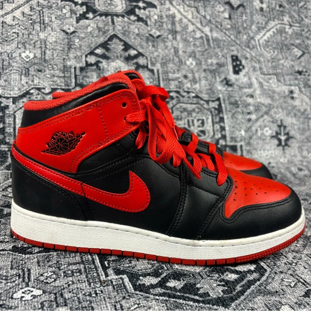 Nike‎ Air Jordan 1 Mid reverse bred size 7Y